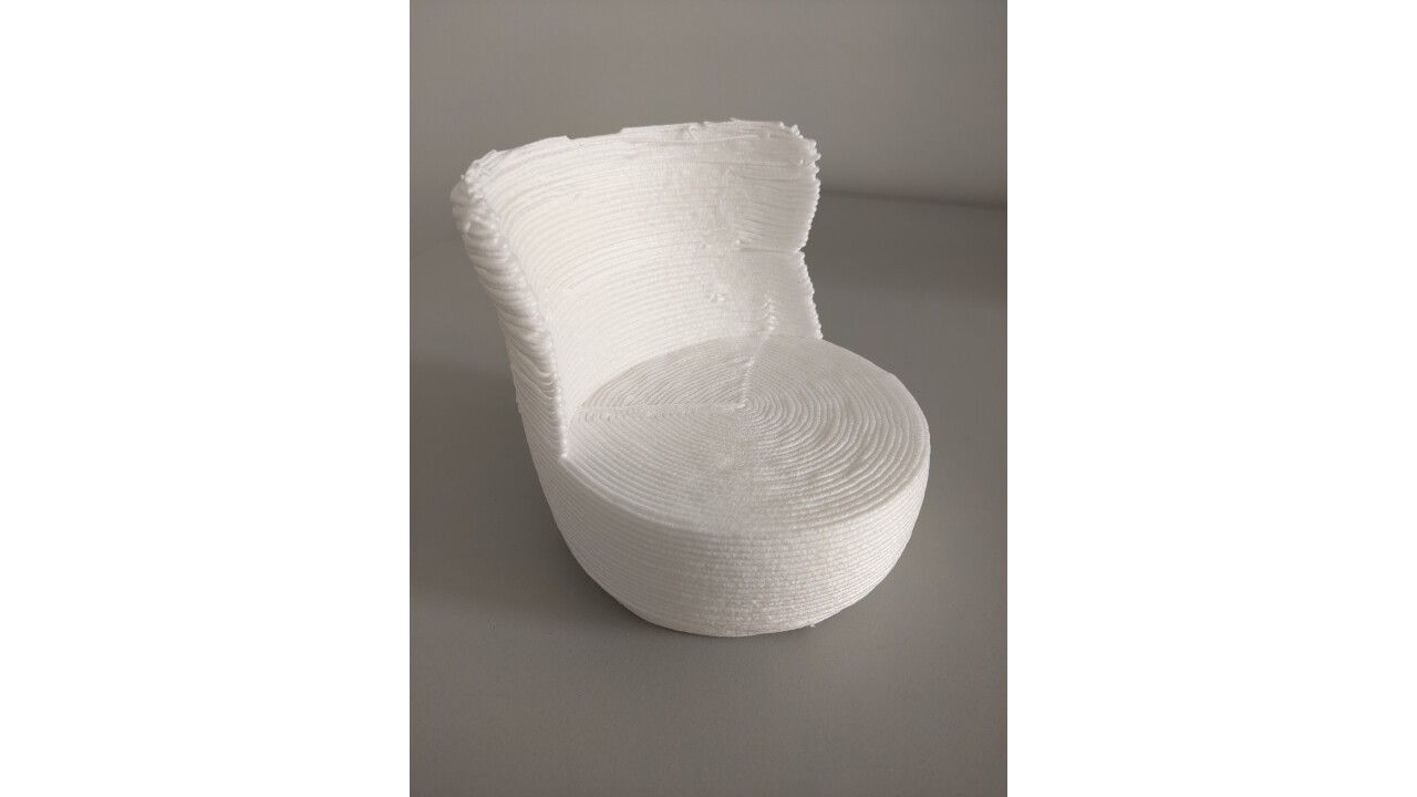 Additiv gefertigtes Sesselmodell aus biobasiertem Thermoplastschaum (Copyright: Fraunhofer IPA)