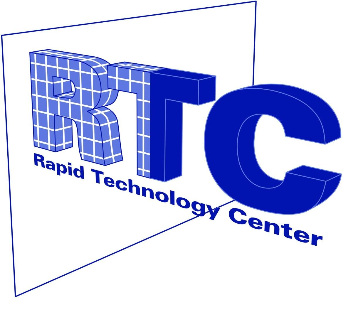 Logo mit großen blauen 3D-Buchstaben RTC vor einem transparenten Gitter, mit dem Schriftzug Rapid Technology Center in kleinerer blauer Schrift unterhalb der Buchstaben.