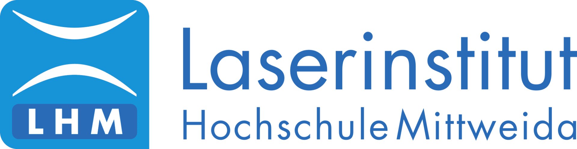 Logo des Laserinstituts Hochschule Mittweida, bestehend aus einem blauen Quadrat mit weißen geschwungenen Linien über und unter den Buchstaben LHM und dem in Blau geschriebenen Institutsnamen rechts daneben.