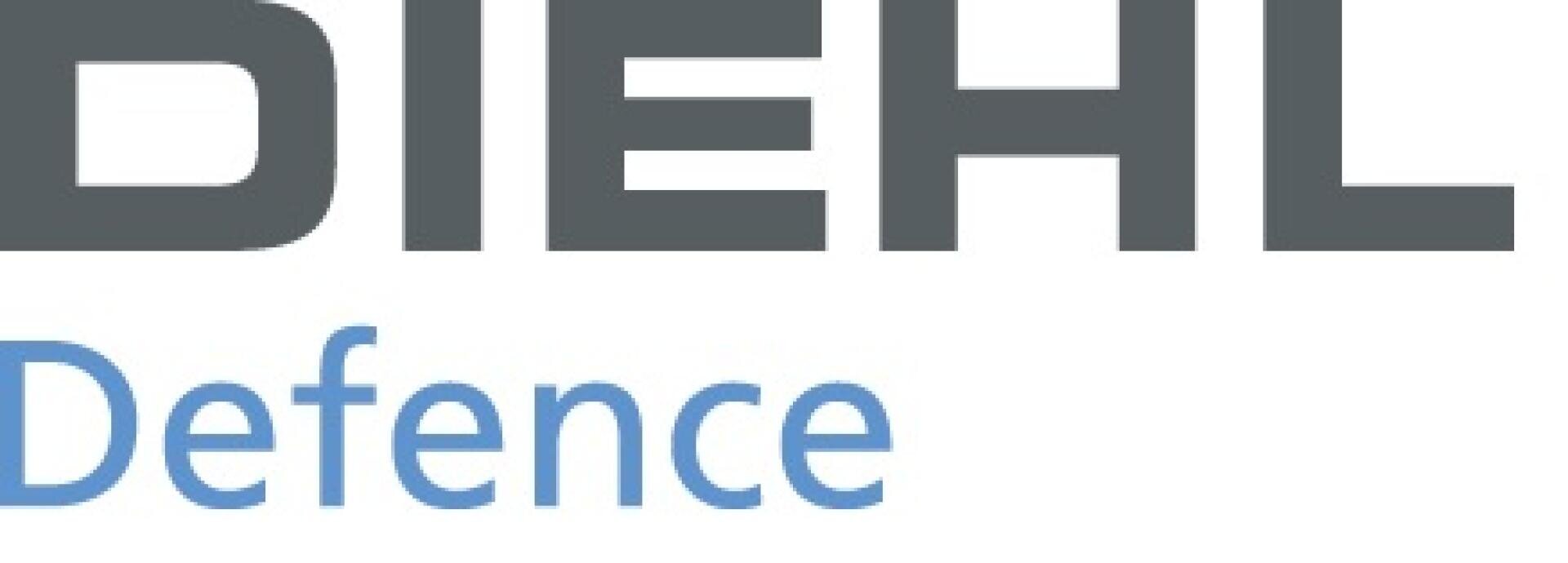 Das Bild zeigt das Logo von Diehl Defence. Der Schriftzug DIEHL steht in großen, fetten grauen Buchstaben über dem hellblauen Wort Defence. Der Hintergrund ist weiß.