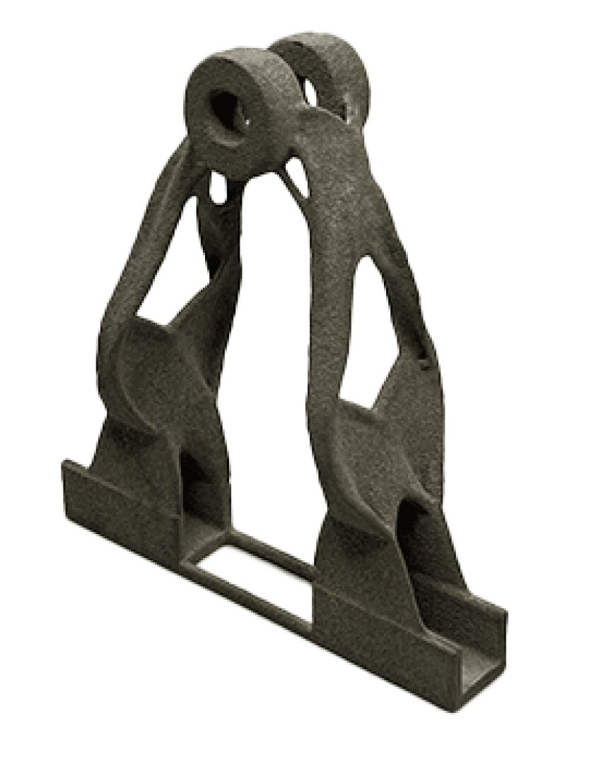 3D-gedruckte Metallhalterung mit organischer, gitterartiger Struktur und zwei runden Löchern an der Oberseite, aufrecht stehend auf einer flachen rechteckigen Basis.